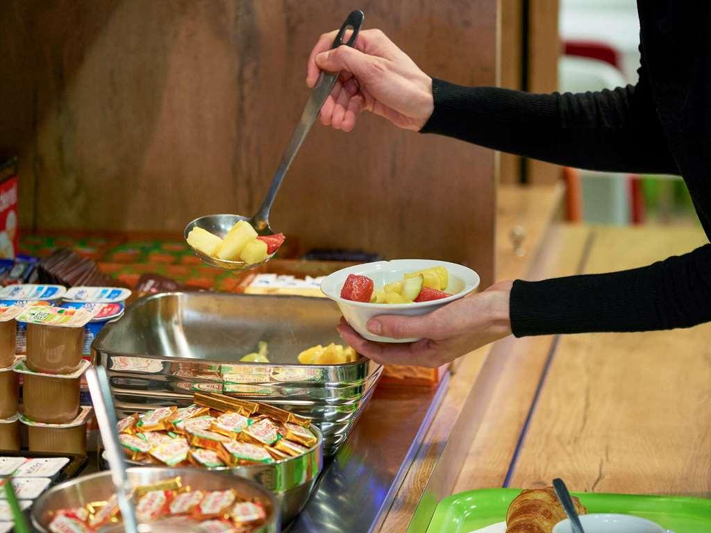 Ibis Budget Cholet Centre Restaurang bild